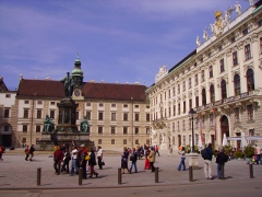 le palais Hofburg: la place des héros