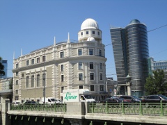 Urania au canal du Danube de Vienne